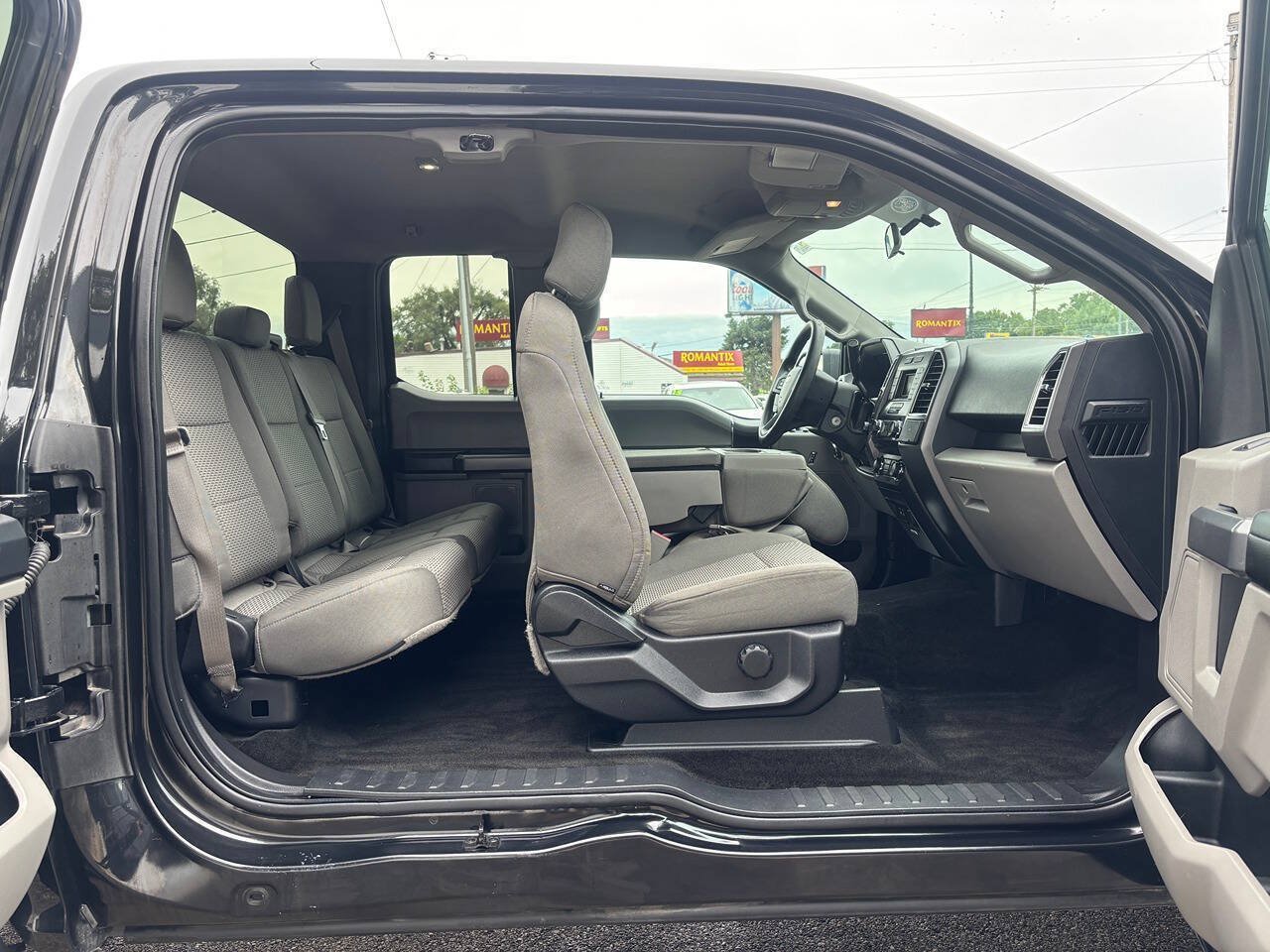 Used 2015 Ford F150 XLT AWD/4WD image 28
