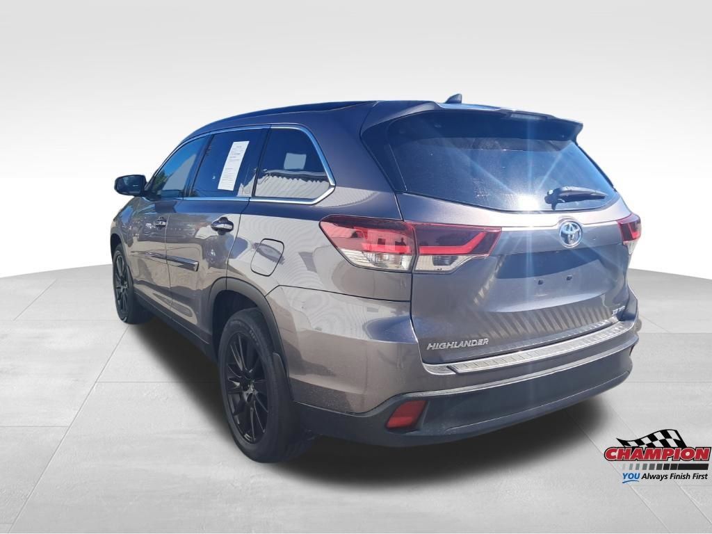 Used 2019 Toyota Highlander SE w/ Protection Package #3 AWD/4WD image 3