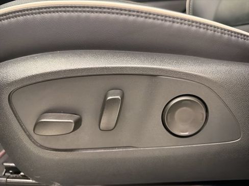 Used 2025 GMC Acadia Denali FWD image 16