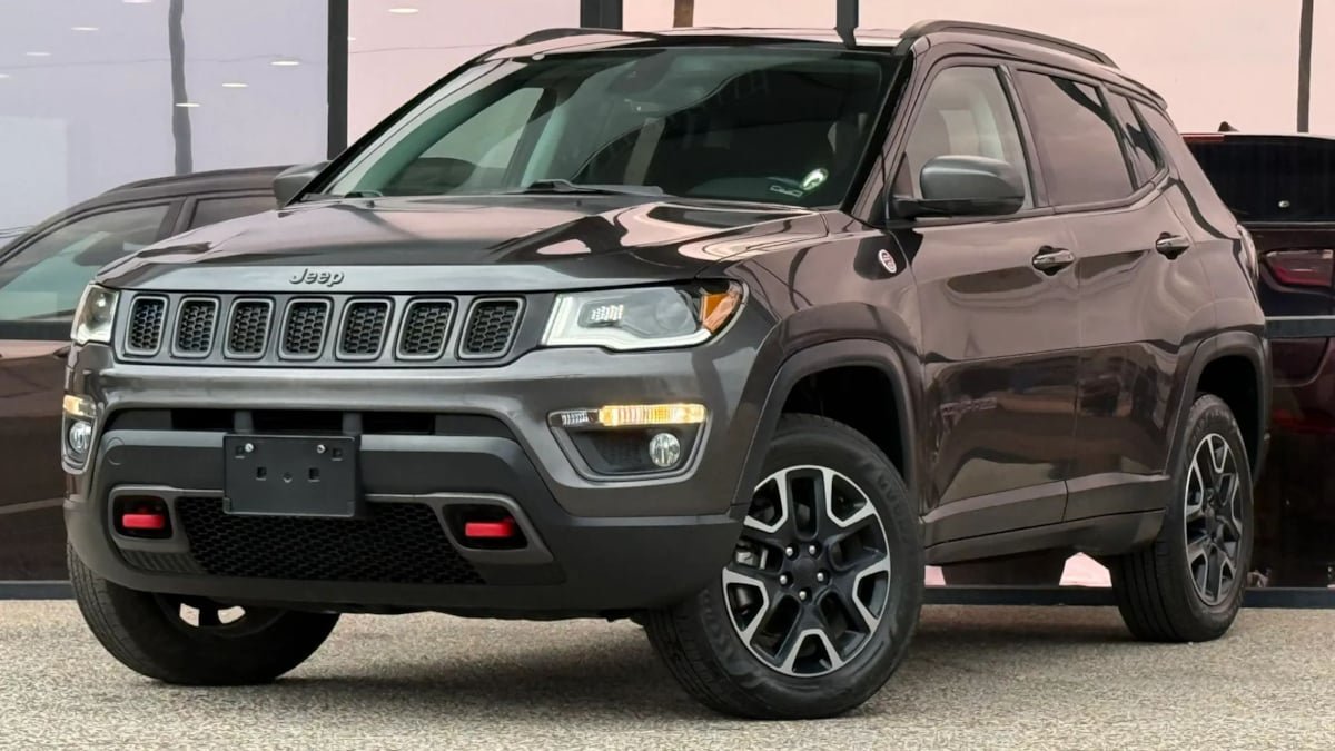 Used 2019 Jeep Compass Trailhawk w/ Leather Interior Group AWD/4WD image 2