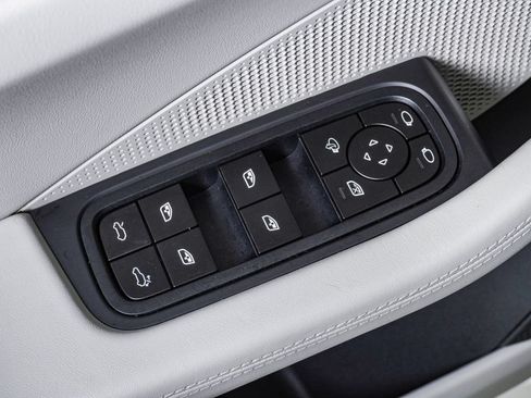 Certified 2025 Porsche Macan 4S Electric AWD/4WD image 26