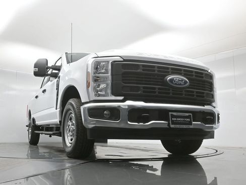 New 2026 Ford F250 XL w/ XL Chrome Package image 42
