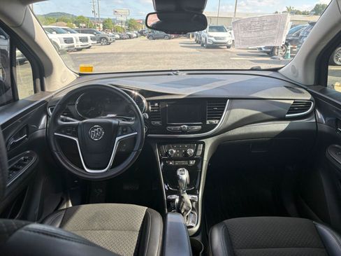 Used 2022 Buick Encore Preferred AWD/4WD image 19