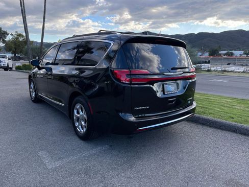 Used 2022 Chrysler Pacifica Limited image 7