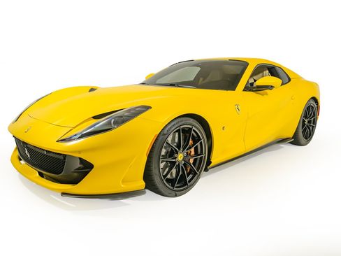 Used 2022 Ferrari 812 GTS RWD image 2
