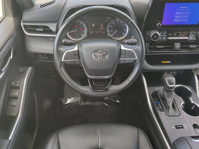 Used 2023 Toyota Highlander XSE FWD image 15