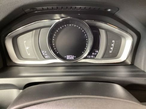 Used 2018 Volvo V60 T5 Dynamic image 32