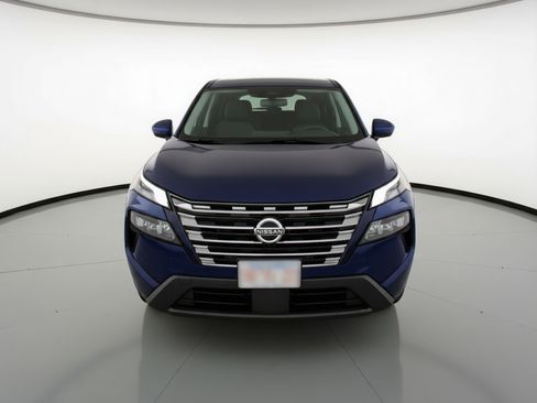 Used 2025 Nissan Rogue SV image 2