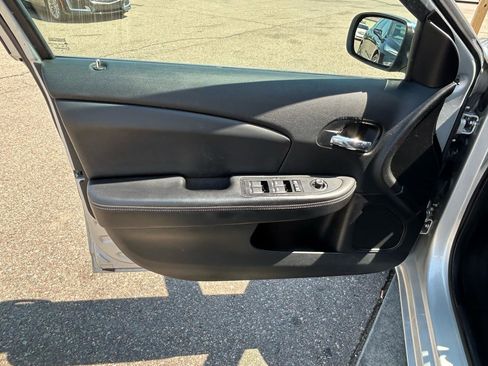 Used 2012 Chrysler 200 Limited FWD image 14