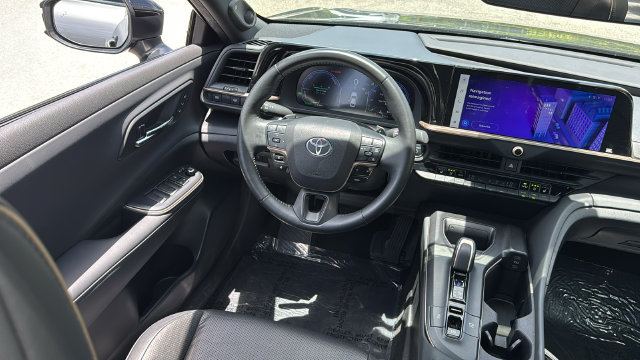 Used 2023 Toyota Crown Platinum AWD/4WD image 28