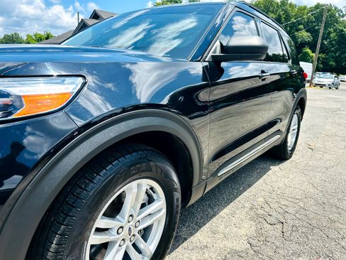 Used 2020 Ford Explorer XLT image 14