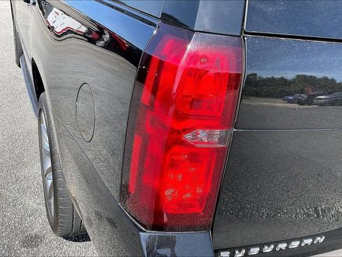 Used 2019 Chevrolet Suburban Premier AWD/4WD image 31