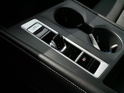 Certified 2024 Volkswagen Atlas SE image 25