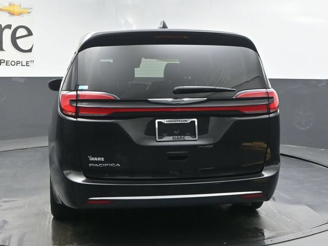 Used 2023 Chrysler Pacifica Touring-L FWD image 39