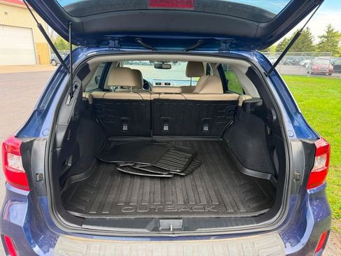 Used 2016 Subaru Outback 3.6R Limited AWD/4WD image 3