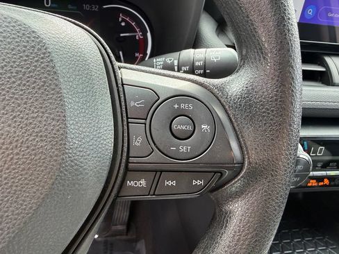Used 2025 Toyota RAV4 XLE AWD/4WD image 29