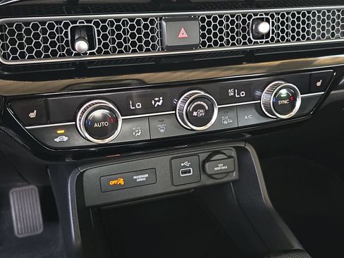 Certified 2022 Honda Civic EX image 25