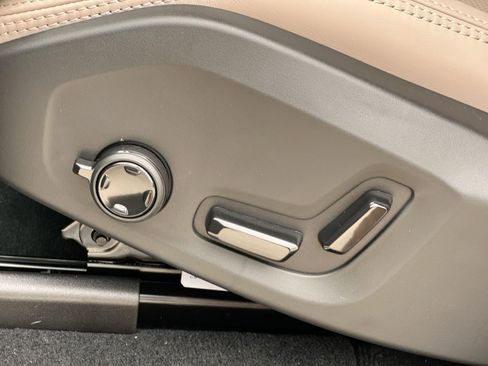 New 2026 Volvo XC90 B6 Ultra w/ Lounge Package image 14