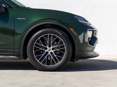 Certified 2025 Porsche Macan Electric RWD image 11