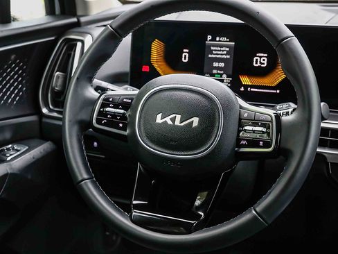 Certified 2025 Kia Sorento S FWD image 13