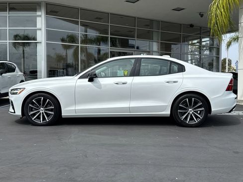 Used 2021 Volvo S60 T5 Momentum w/ Premium Package image 2