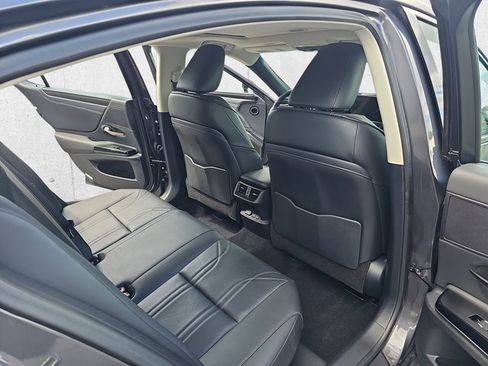 Certified 2024 Lexus ES 300h w/ Technology Package image 11