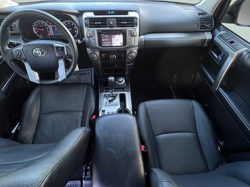 Used 2018 Toyota 4Runner SR5 AWD/4WD image 11