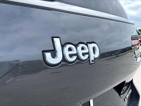 Used 2022 Jeep Grand Cherokee L Limited AWD/4WD image 31