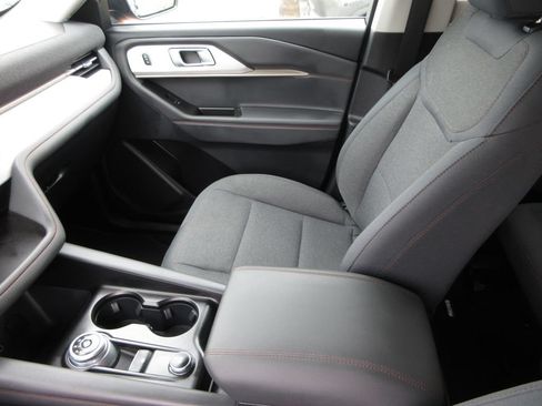 Used 2026 Ford Explorer Active RWD image 24
