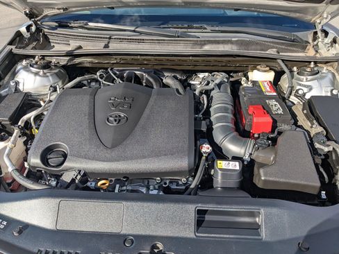 Used 2018 Toyota Camry XSE image 32