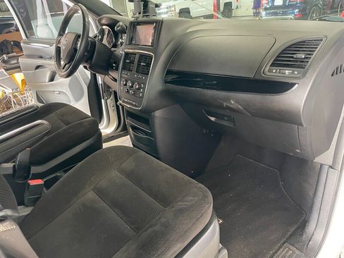 Used 2016 Dodge Grand Caravan SE FWD image 23