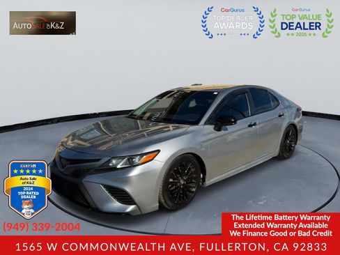 Used 2019 Toyota Camry SE FWD image 3
