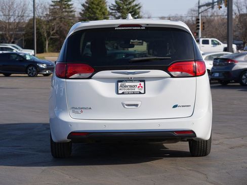 Used 2018 Chrysler Pacifica Touring Plus image 4