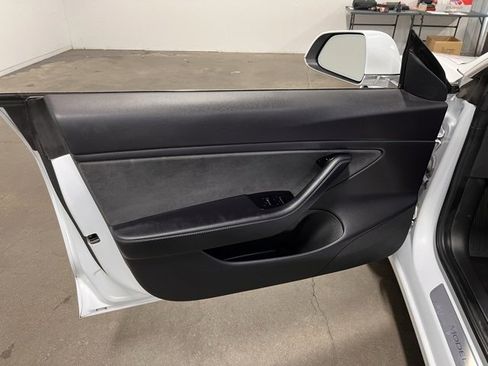 Used 2019 Tesla Model 3 Standard Range Plus image 24