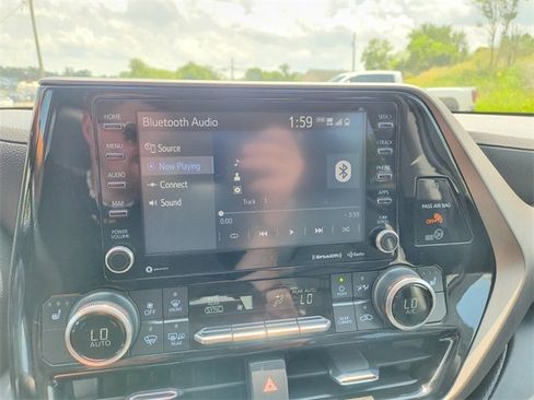 Used 2022 Toyota Highlander XLE image 24