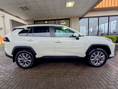 Used 2022 Toyota RAV4 Limited image 17