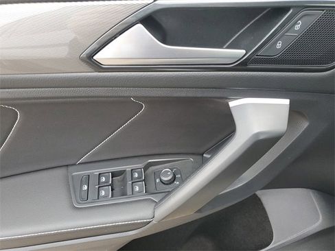 Used 2023 Volkswagen Tiguan SE image 20