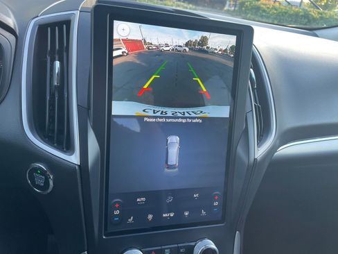 Used 2022 Ford Edge SEL image 17