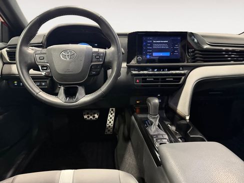 Used 2025 Toyota Camry SE FWD image 11