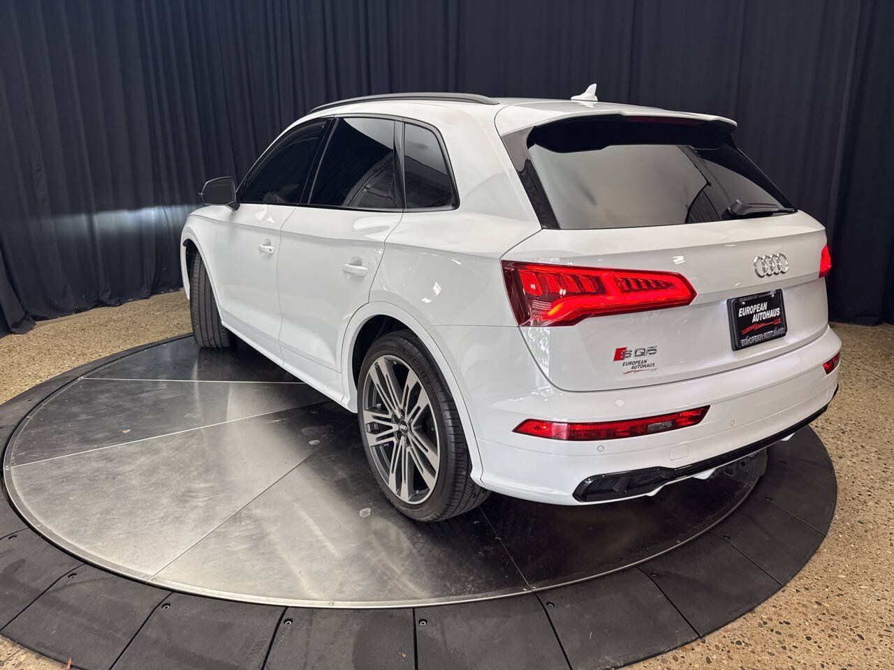 Used 2020 Audi SQ5 Premium Plus w/ Premium Plus Package AWD/4WD image 4