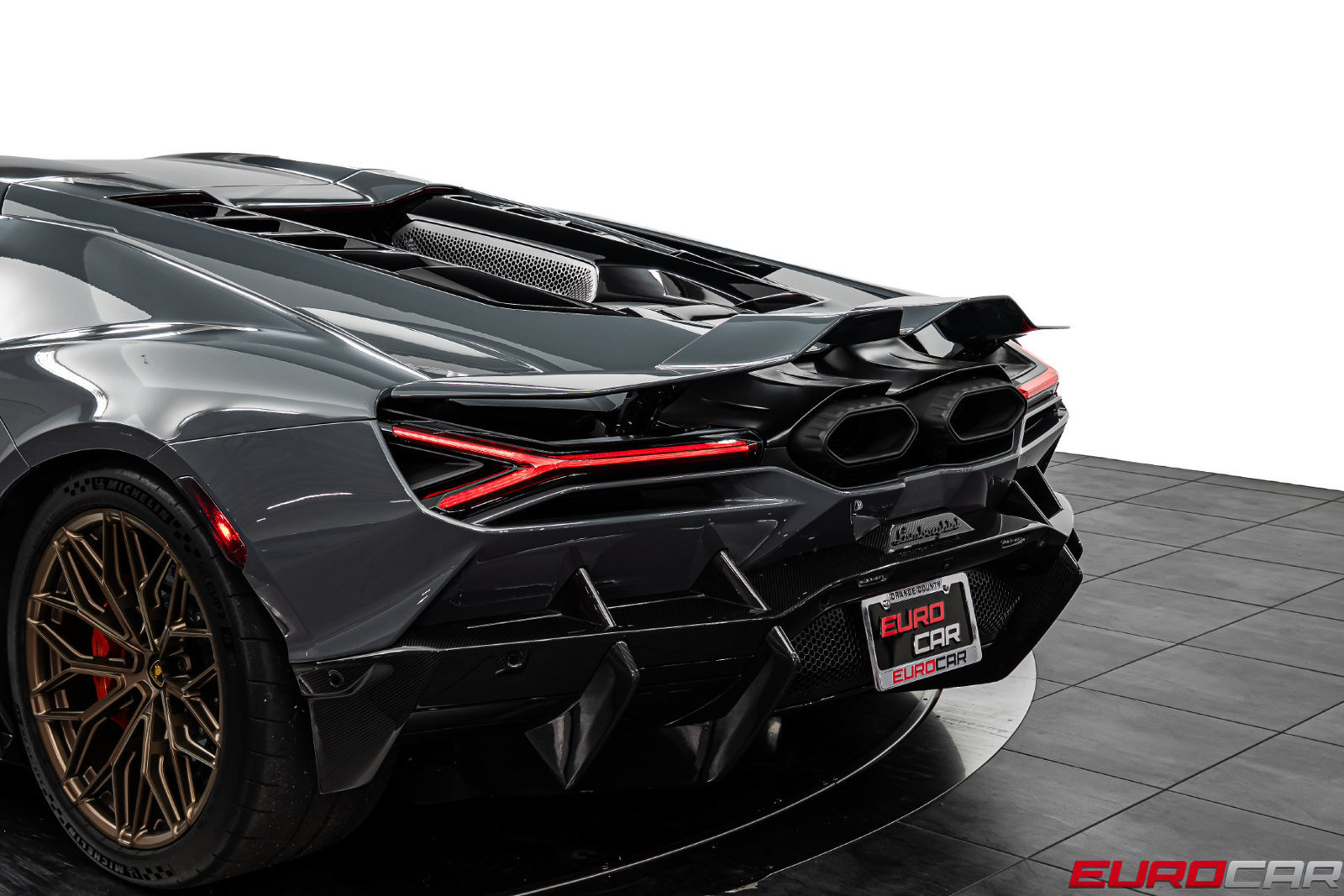 Used 2025 Lamborghini Revuelto AWD/4WD image 21