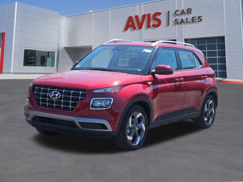 Used 2025 Hyundai Venue SEL FWD image 1