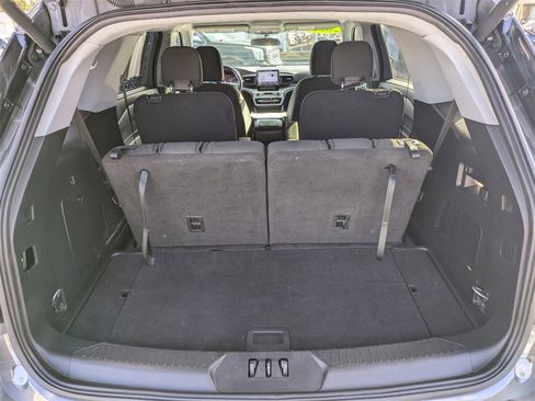 Used 2024 Ford Explorer XLT image 10