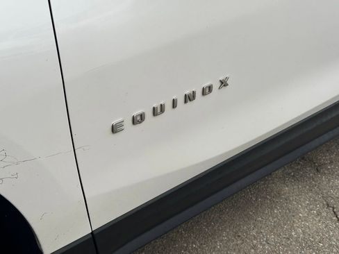Used 2018 Chevrolet Equinox Premier image 16