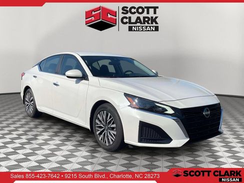 Used 2023 Nissan Altima 2.5 SV FWD image 1