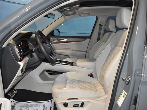 Certified 2025 Volkswagen Atlas SEL Premium R-Line image 7