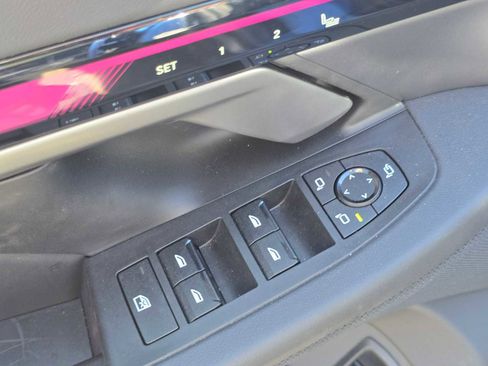 Used 2025 BMW i5 xDrive40 w/ Premium Package image 24