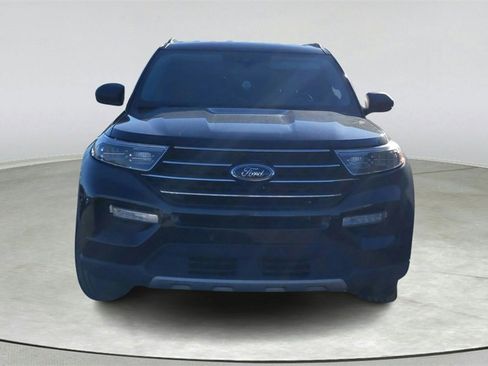 Used 2020 Ford Explorer XLT w/ Equipment Group 202A image 2