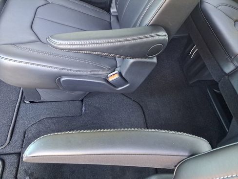 New 2026 Chrysler Pacifica Select image 11