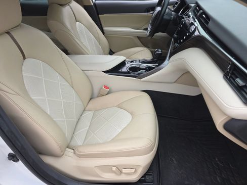 Used 2019 Toyota Camry XLE FWD image 30